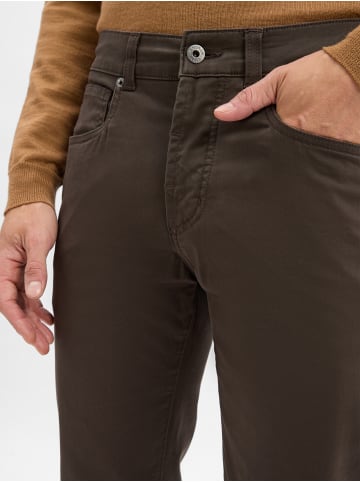 Andrew James Hose Aiden in schlamm