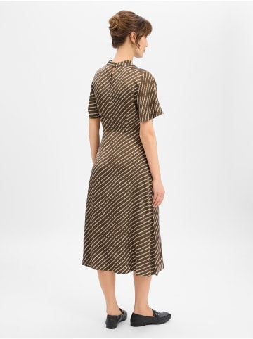 comma Kleid in khaki weiß - 0001