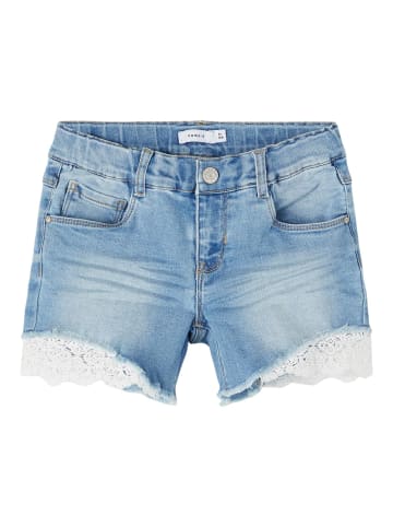 name it Jeanshorts in medium blue denim