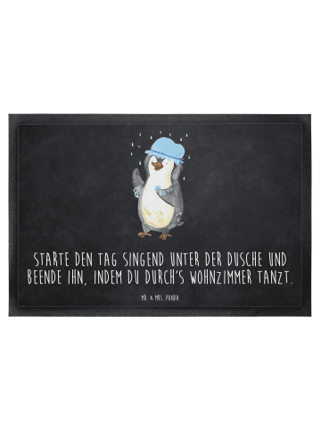 Mr. & Mrs. Panda Fußmatte Pinguin Duschen mit Spruch in Kreidetafel
