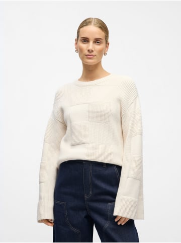 Object Jumper in White Sand