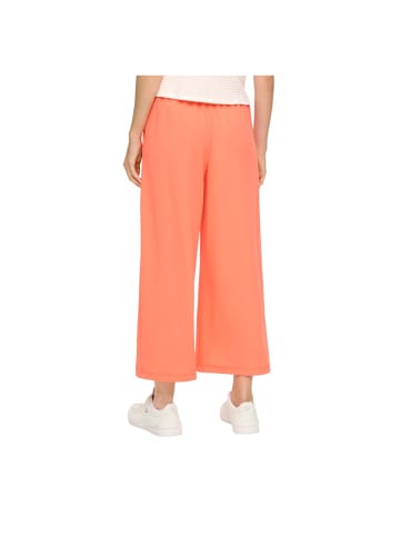 Q/S designed by Hose in Orange