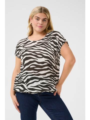KAFFE curve Kurzarm-Bluse KCami Loose fit in Black/Chalk Animal Print