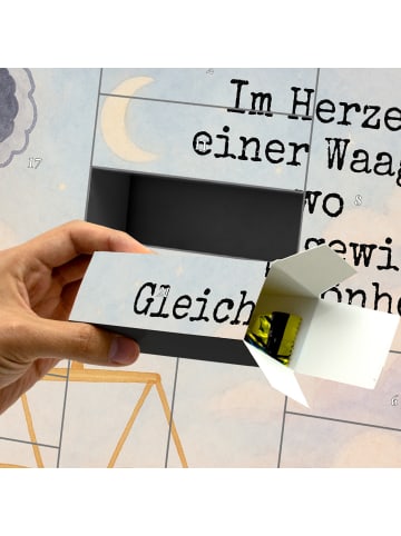 Mr. & Mrs. Panda Weihnachtskalender Waage Astrologie Design mit ... in Weiß