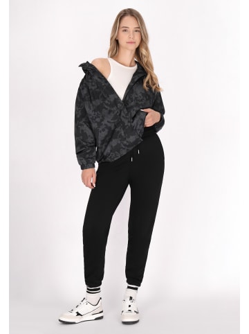 myMO ATHLSR Oversized Anorak in Dunkelgrau Schwarz Camouflage