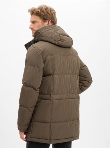 Andrew James Steppjacke in oliv