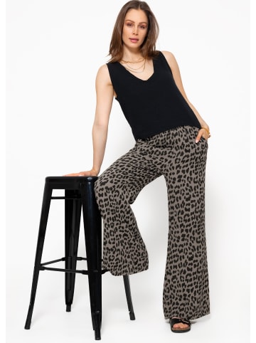 SASSYCLASSY Musselin Pants mit weitem Bein in Leo-Print in Taupe