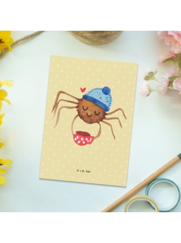 Mr. & Mrs. Panda Postkarte Spinne Agathe Kaffee ohne Spruch in Gelb Pastell