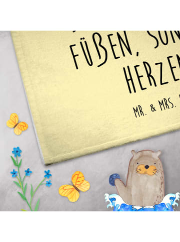 Mr. & Mrs. Panda Gästehandtuch Sommer Meer Strand mit Spruch in Gelb Pastell