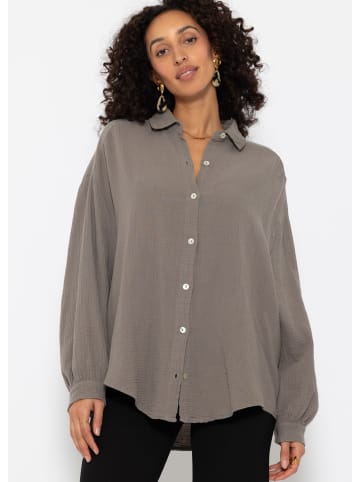 SASSYCLASSY Ultra Oversize Musselin-Blusenhemd kürzere Variante in Taupe