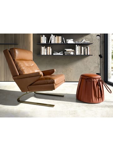 Angel Cerdá Sessel 5157 in Kamel / Gold – (B)77 x (H)99 x (T)91 cm