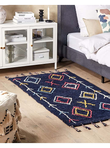 Beliani Geflochtener Teppich CORUM in Schwarz/Blau/Burgunderrot