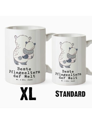 Mr. & Mrs. Panda XL Tasse Panda Beste Pflegeeltern der Welt mit ... in Weiß