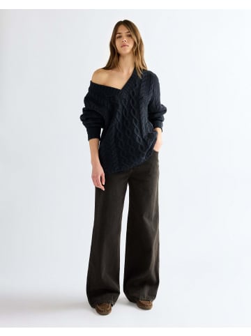 Wrangler Pullover V Neck Cable Knit in Dark Sapphire