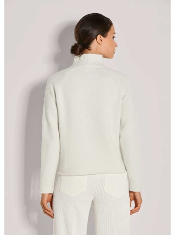 MADELEINE Moderner Glattstrickpullover mit Stehkragen in wollweiß