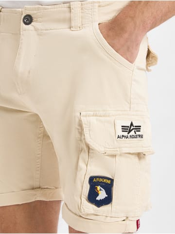 Alpha Industries Shorts in weiß - 0009