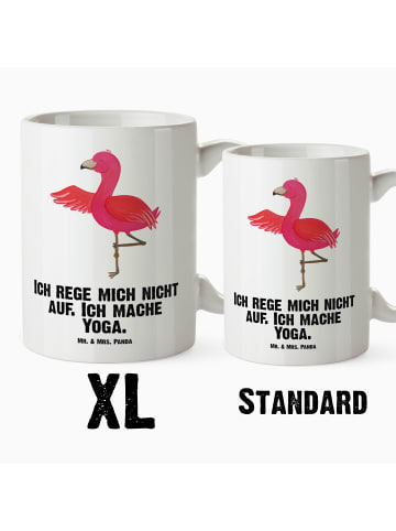 Mr. & Mrs. Panda Tasse Flamingo Yoga mit Spruch in Weiß