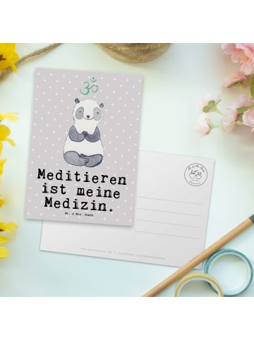 Mr. & Mrs. Panda Wanddeko Panda Meditieren mit Spruch in Grau Pastell
