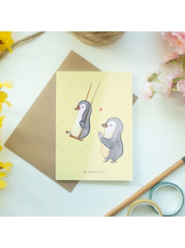 Mr. & Mrs. Panda Grußkarte Pinguin Oma schaukeln ohne Spruch in Gelb Pastell