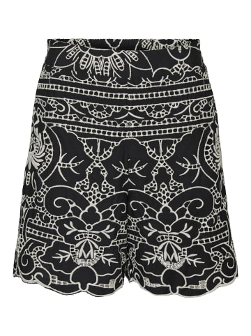 Vero Moda Shorts in Black