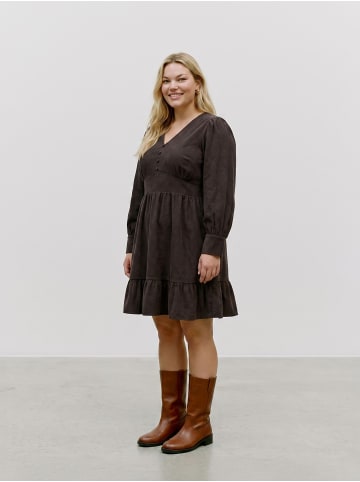 Vero Moda Kleid mit Schößchen in Chocolate Torte