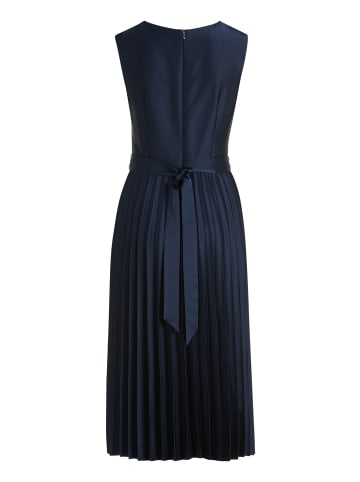 BETTY & CO Chiffonkleid mit Plissee in Dunkelblau