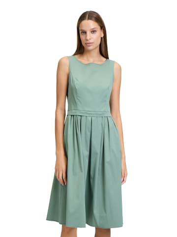Vera Mont Sommerkleid tailliert in Salvia Green
