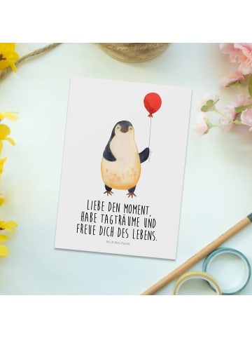 Mr. & Mrs. Panda Postkarte Pinguin Luftballon mit Spruch in Weiß