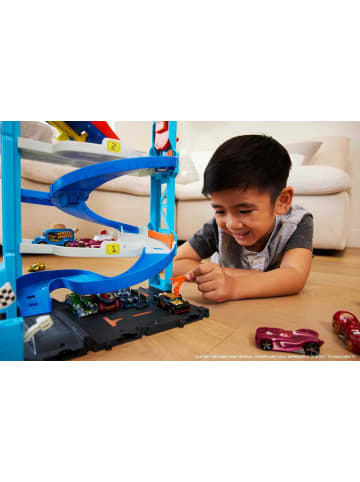 Mattel Hot Wheels City Trackset + 1 Hot Wheels Auto 2-in-1-Rennturm umwandelbar HKX43