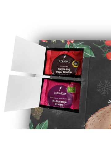 Mr. & Mrs. Panda Tee Adventskalender Capybara Liebe mit Spruch in Kreidetafel