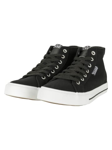 Urban Classics Sneakers in black/white