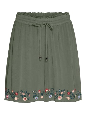 Vero Moda Shorts in Laurel Wreath