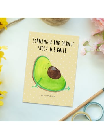 Mr. & Mrs. Panda Grußkarte Avocado Schwangerschaft mit Spruch in Gelb Pastell