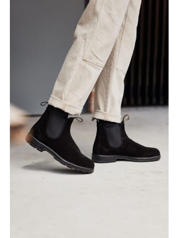 Blundstone Chelsea Boot "#2405 Black Suede (Originals Series)" in Schwarz