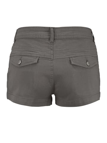 LASCANA Shorts in olivgrün