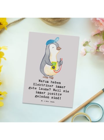 Mr. & Mrs. Panda Postkarte Positiver Elektriker mit Spruch in Grau Pastell