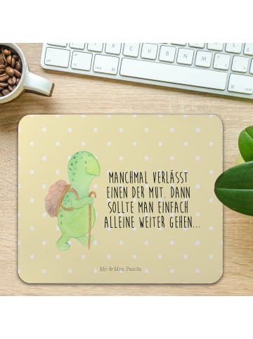 Mr. & Mrs. Panda Mousepad Schildkröte Wanderer mit Spruch in Gelb Pastell