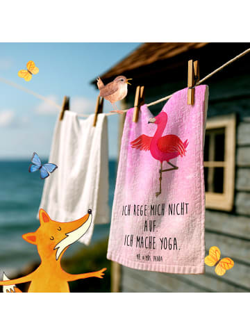 Mr. & Mrs. Panda Gästehandtuch Flamingo Yoga mit Spruch in Aquarell Pink
