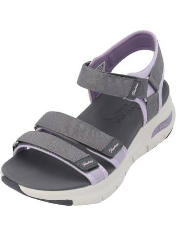 Skechers Keilsandaletten in Grau