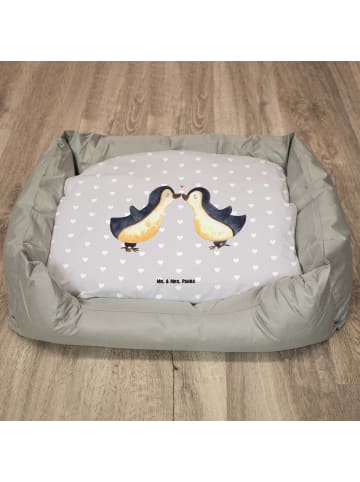 Mr. & Mrs. Panda Hundesofa Pinguin Liebe ohne Spruch in Grau Pastell