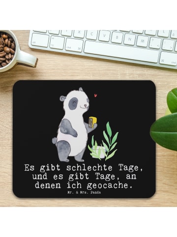 Mr. & Mrs. Panda Mauspad Panda Geocaching mit Spruch in Schwarz