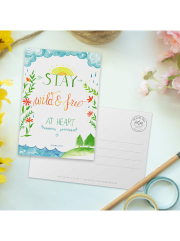Mr. & Mrs. Panda Ansichtskarte Stay wild & free at heart mit Spruch in Bunt
