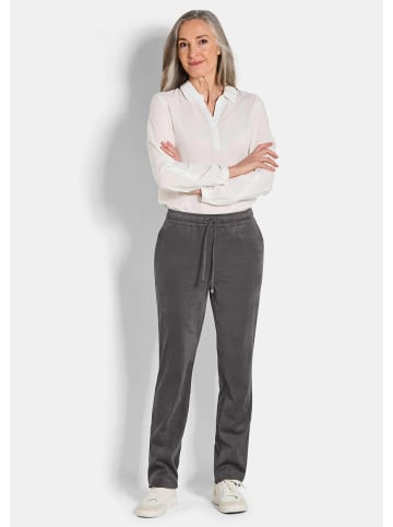 GOLDNER Kurzgröße:  Freizeithose SARA in Veloursleder-Optik in grau