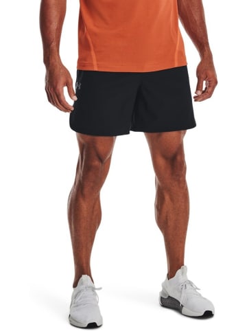 Under Armour Sportshorts "UA Peak Gewebeshorts" in Schwarz