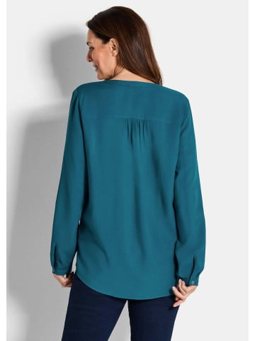 GOLDNER Kurzgröße:  Elegante Viskosebluse mit V-Ausschnitt in petrol