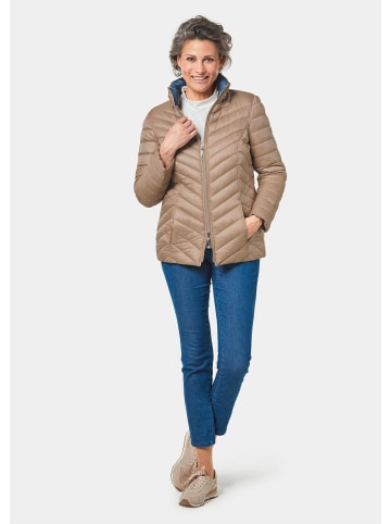 GOLDNER Kurzgröße:  Leichte Steppjacke mit  Diagonalstepp in cappuccino / schieferblau
