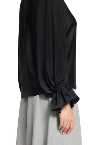 Betty Barclay Satin-Bluse mit U-Boot-Ausschnitt in Schwarz