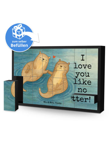 Mr. & Mrs. Panda Adventskalender Otter Hände halten Design mit S... in Weiß