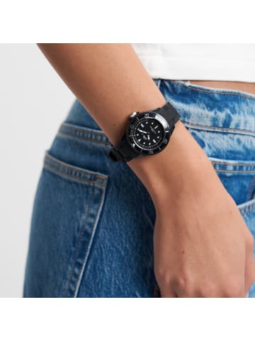 s.Oliver Armbanduhr Small Color in schwarz