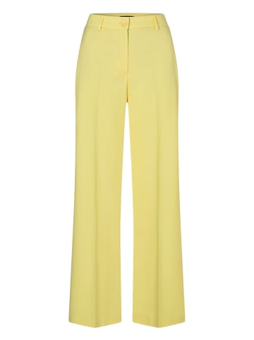 More & More Hose in tender yellow